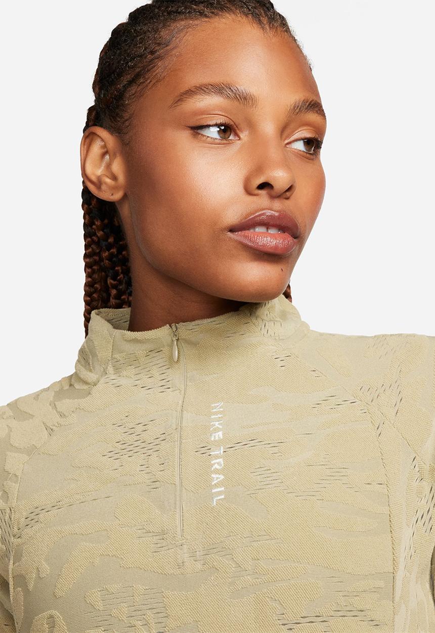 Nike - W nk trail df midlayer - neutral olive & sea glass