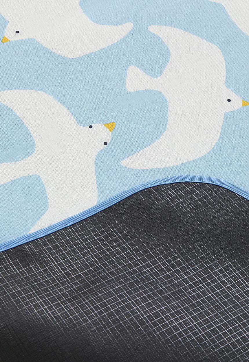 H&M - Patterned picnic blanket - light blue/seagulls