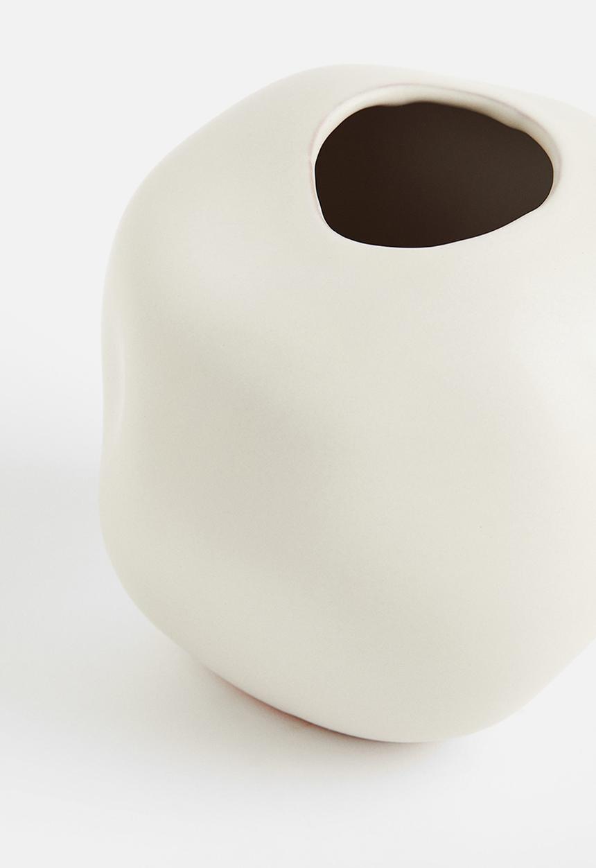 H&M - Terracotta vase - white