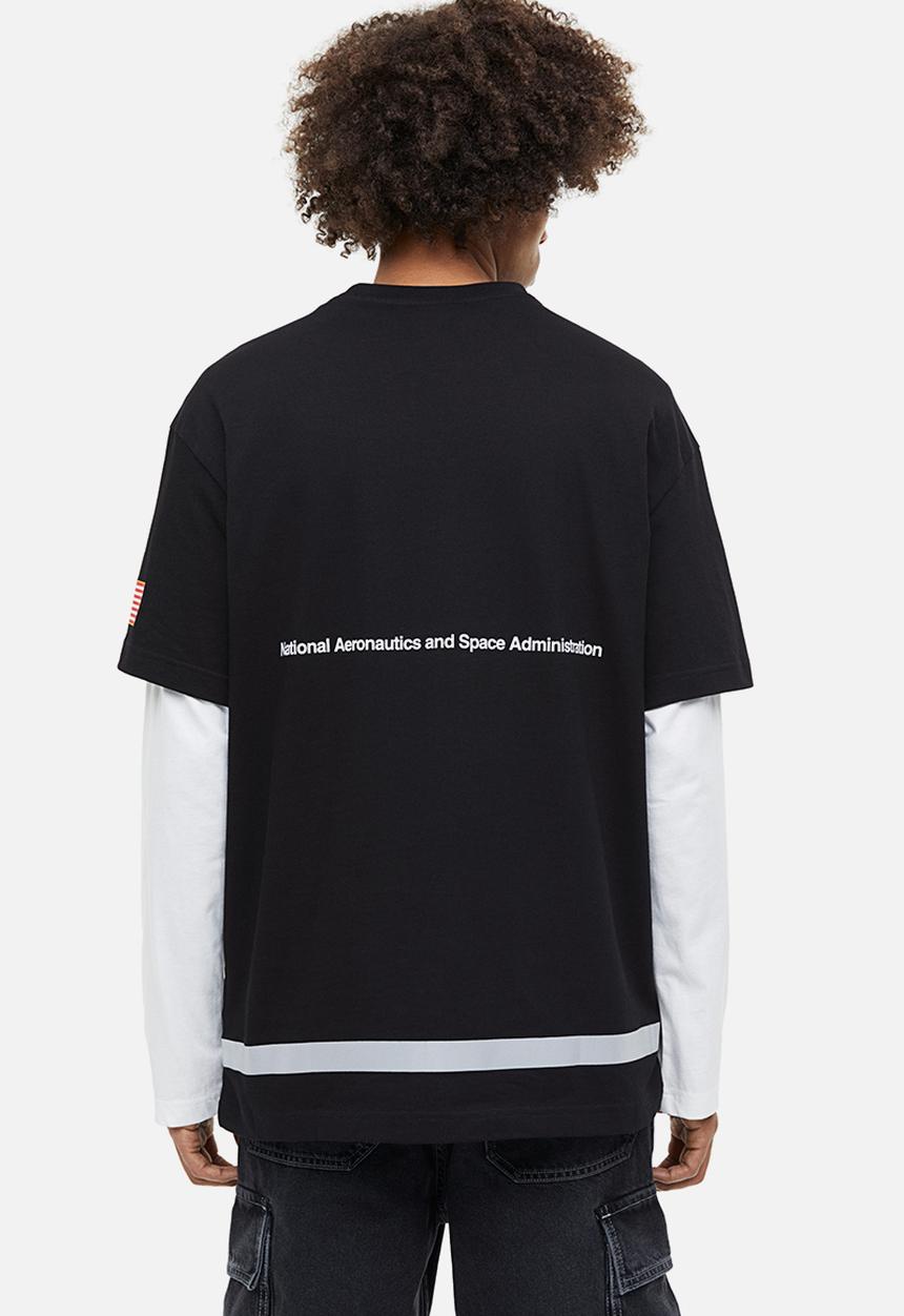 H&M - Relaxed fit T-shirt - black nasa