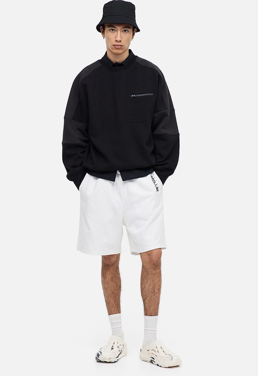 H&M - Relaxed fit printed sweat shorts - white story 