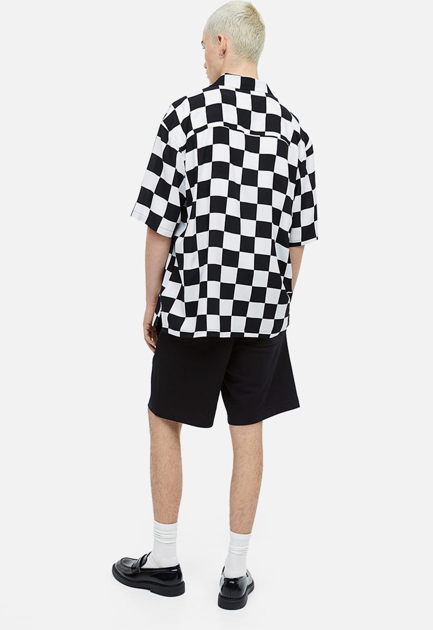 H&M - Regular fit printed sweat shorts - black nirvana