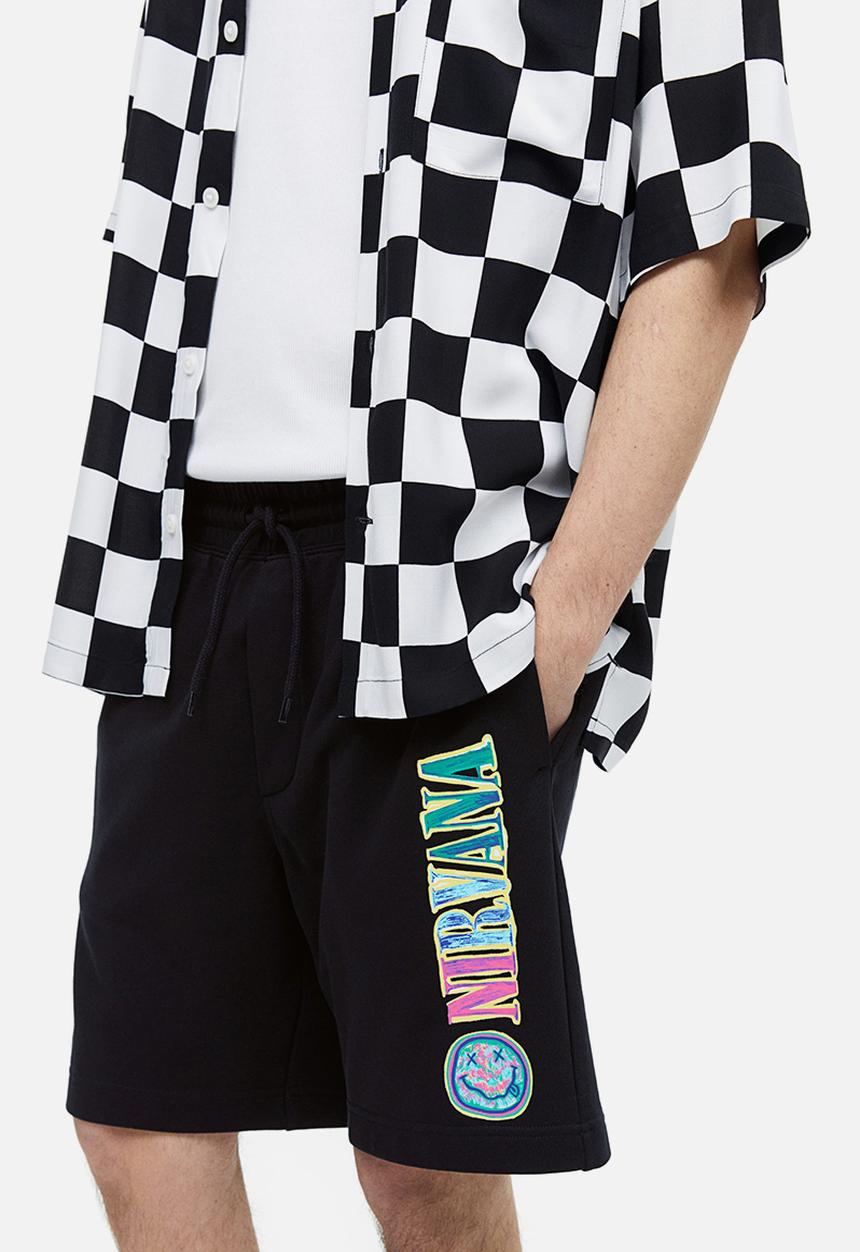 H&M - Regular fit printed sweat shorts - black nirvana