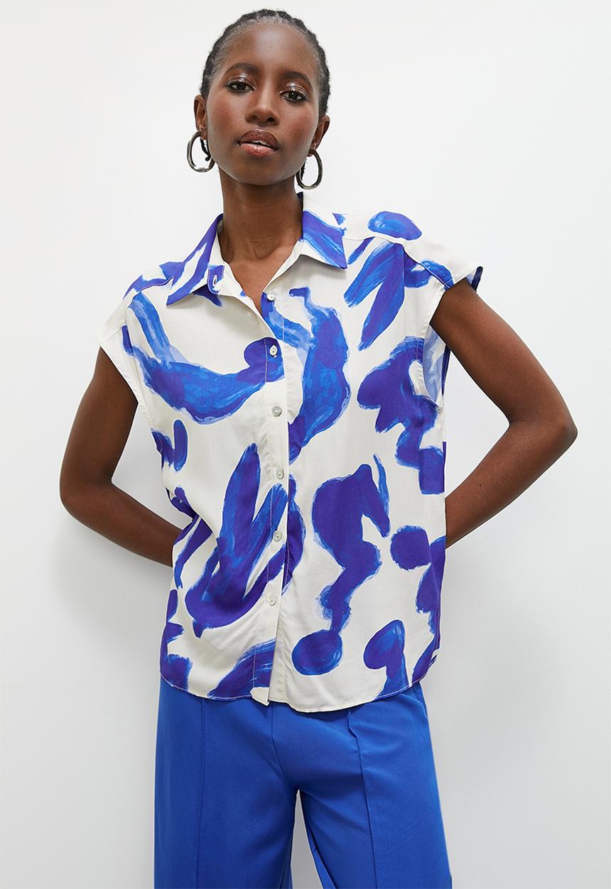 Superbalist - Grown on sleeve printed shirt - blue graphic strokes