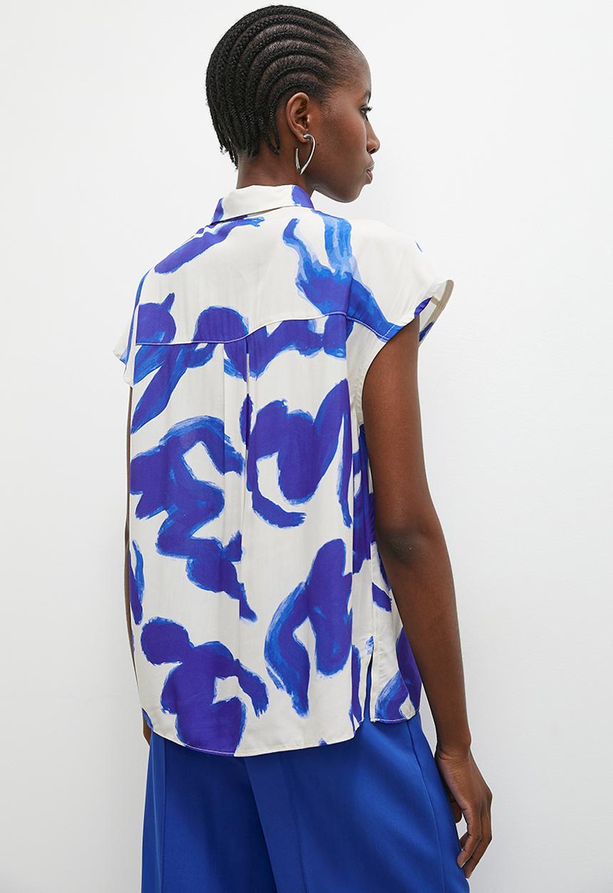 Superbalist - Grown on sleeve printed shirt - blue graphic strokes