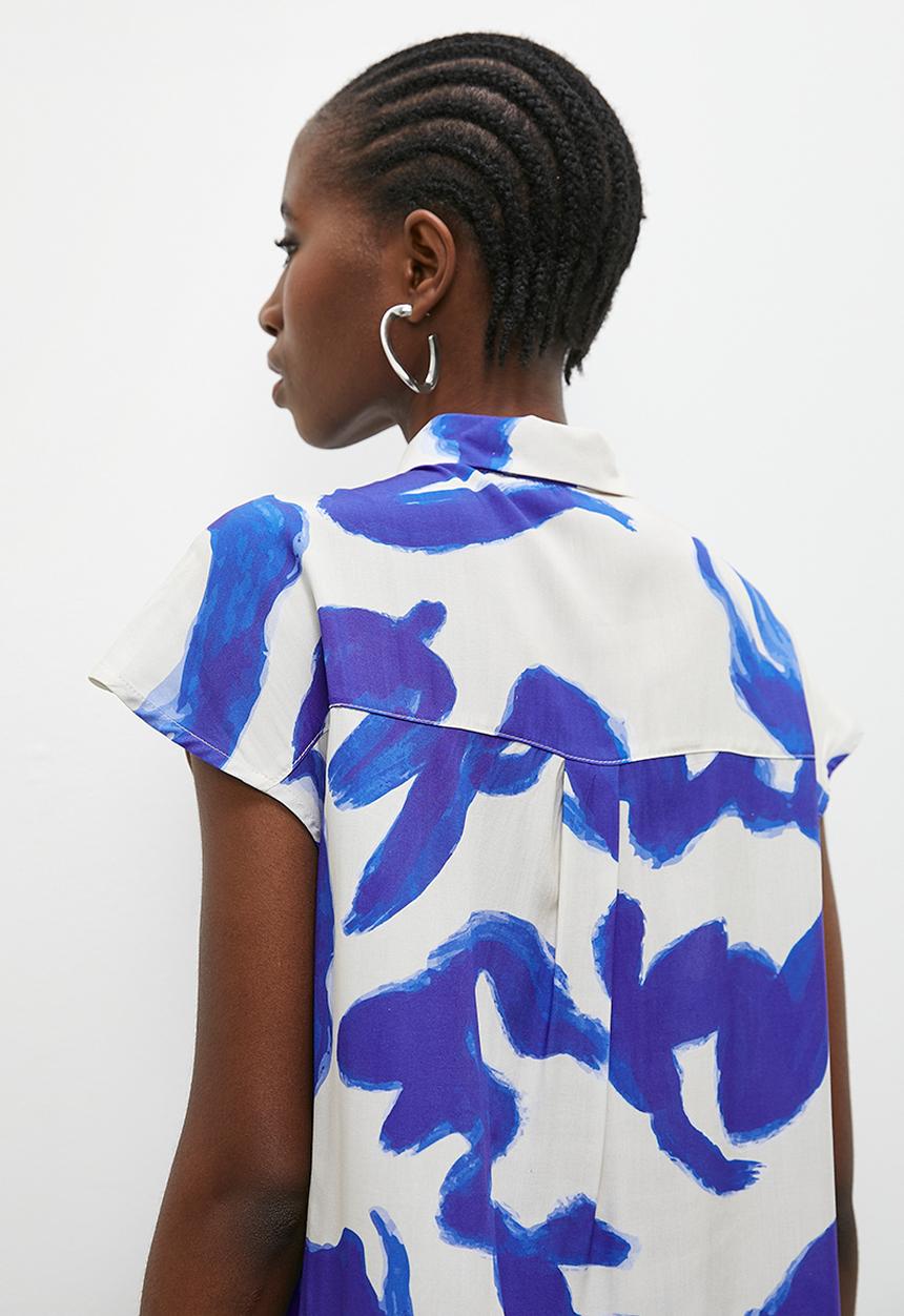 Superbalist - Grown on sleeve printed shirt - blue graphic strokes