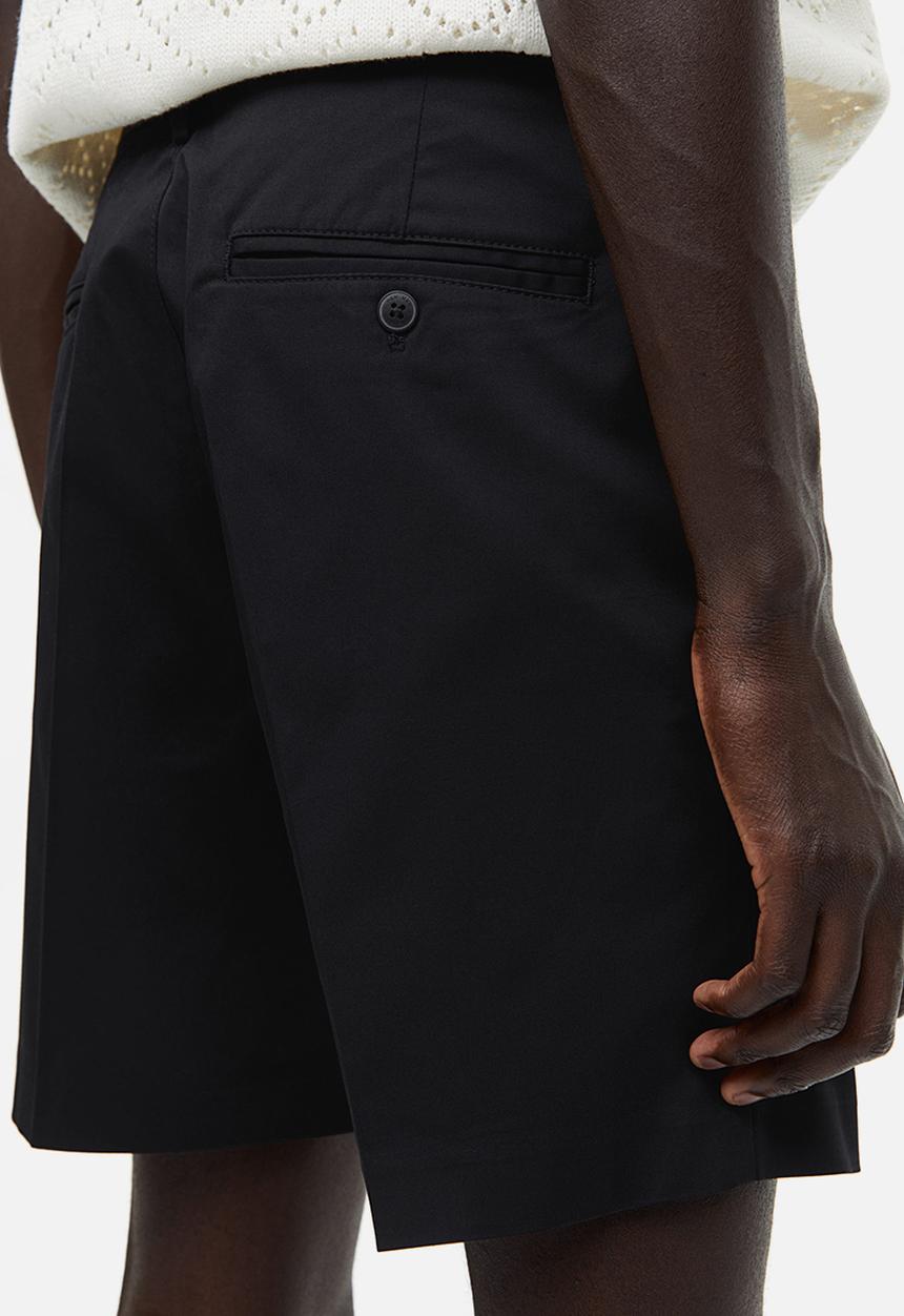 H&M - Regular fit chino shorts - black