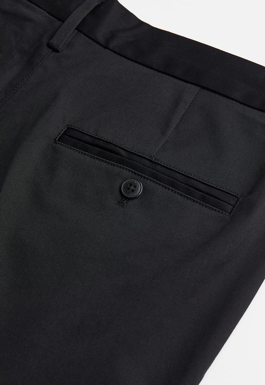 H&M - Regular fit chino shorts - black