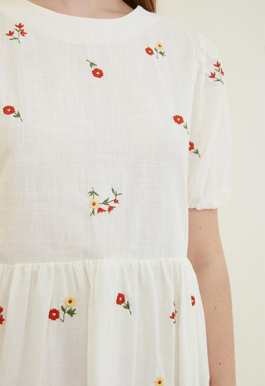 Trendyol - Mini floral smocked dress - ecru