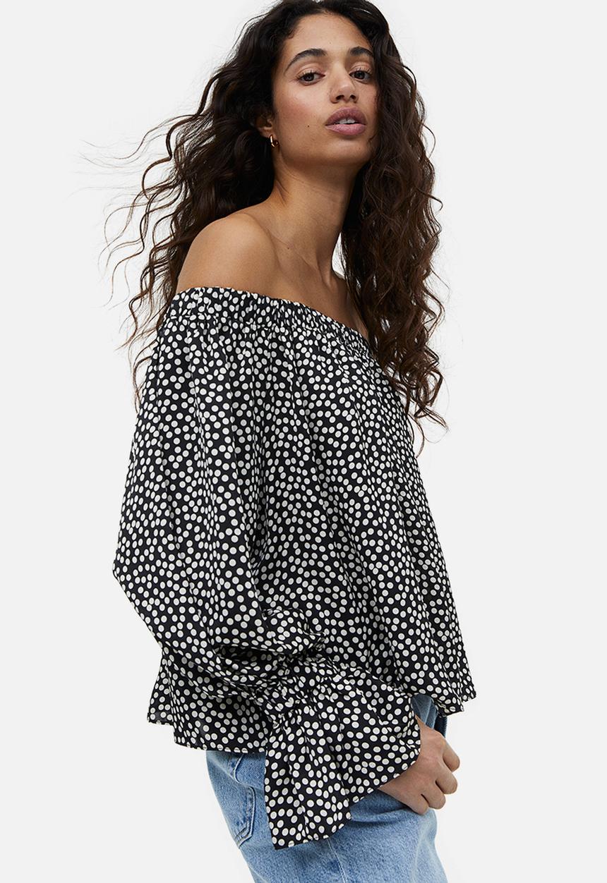H&M - Satin off-the-shoulder blouse - black/spotted