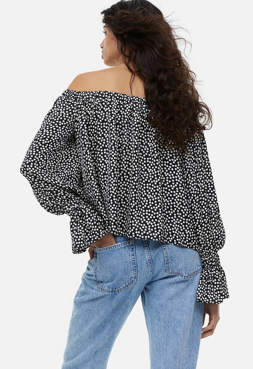 H&M - Satin off-the-shoulder blouse - black/spotted