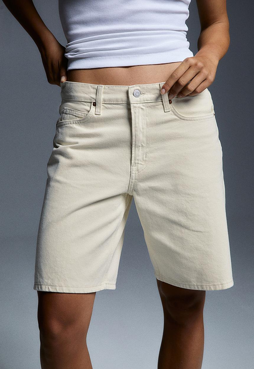H&M - Low-waisted bermuda shorts - cream