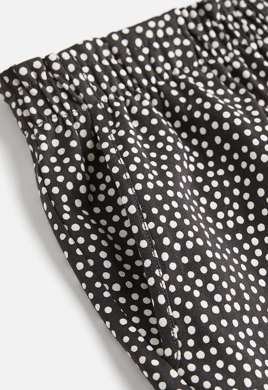 H&M - Patterned paper bag shorts - black