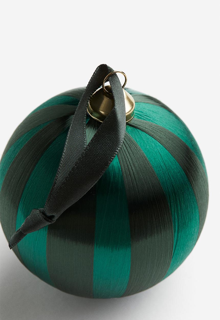 H&M - Satin thread bauble - green striped
