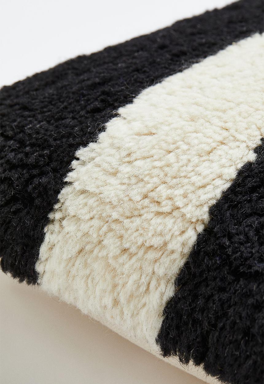 H&M - Tufted wool cushion cover - black & white