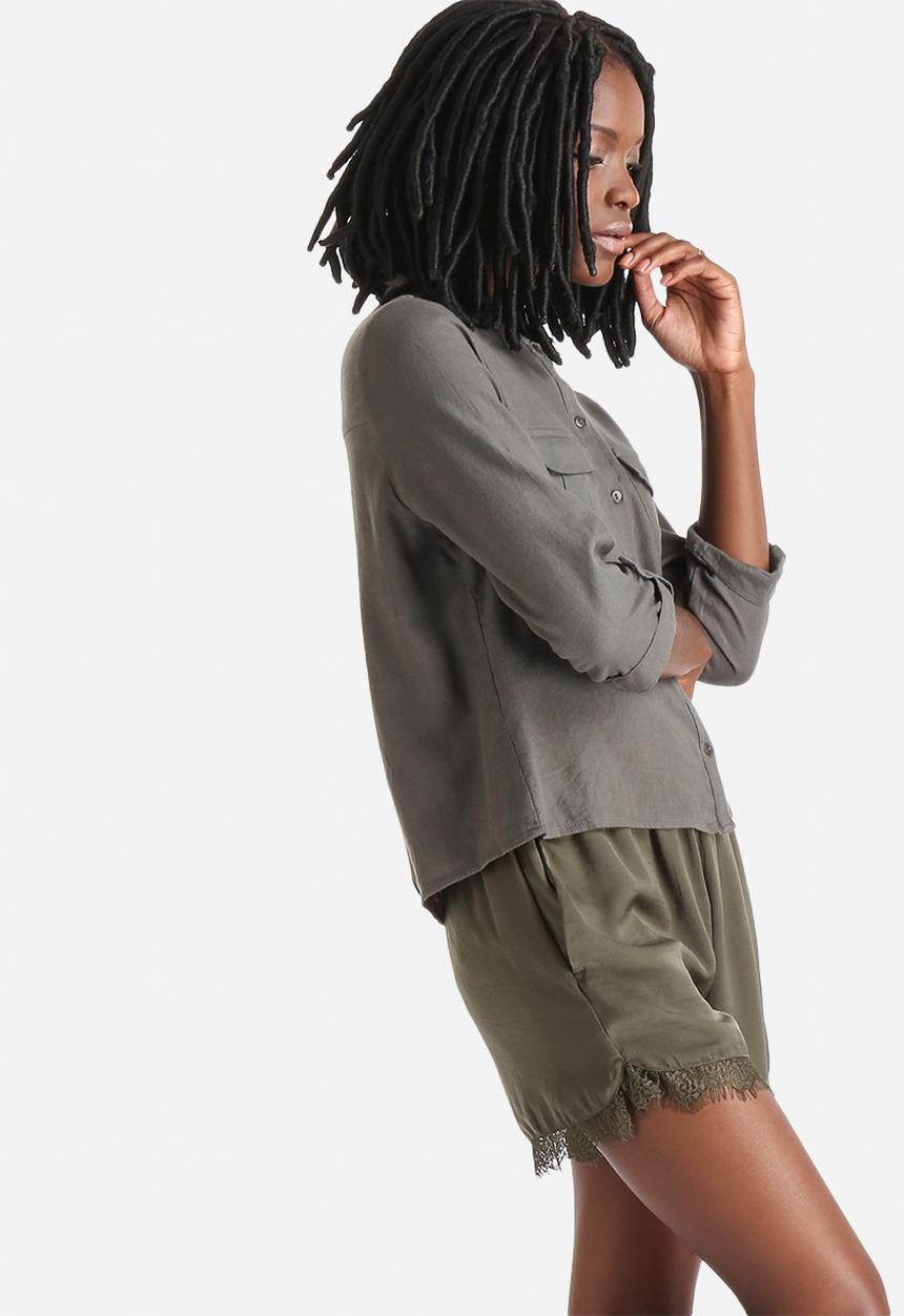 Vero Moda - Emily 3/4 Round Collar Shirt