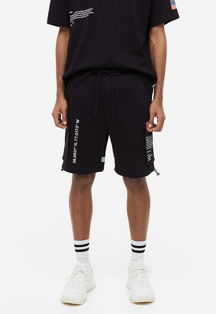 H&M - Printed sweatshirt shorts - black nasa