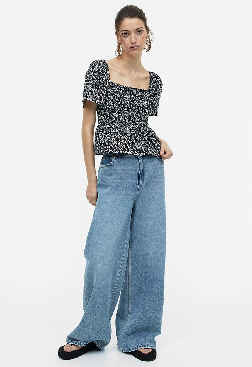 H&M - Smocked top - black & white floral 