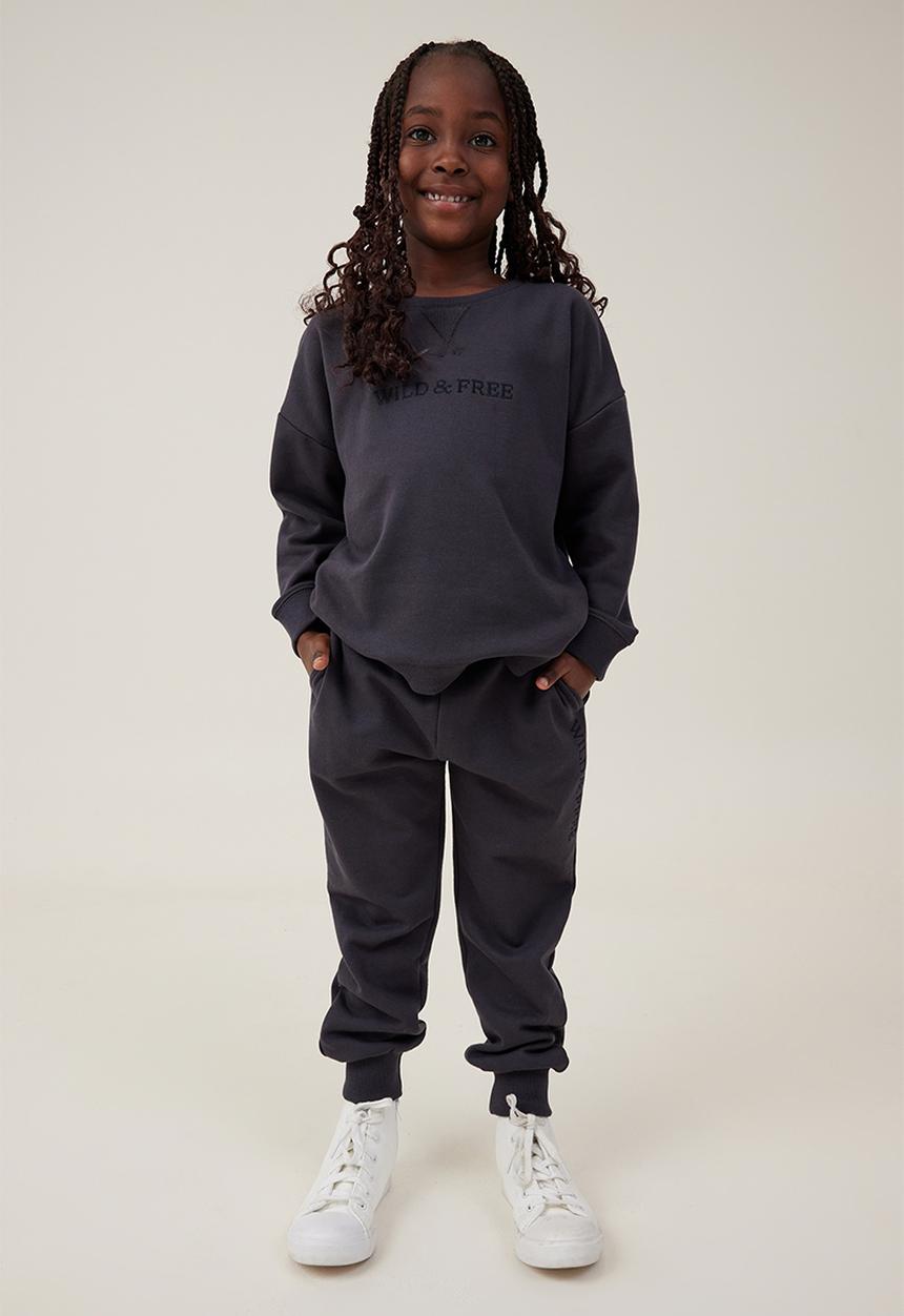 Cotton On - Dora scoop fleece crew - phantom. wild & free