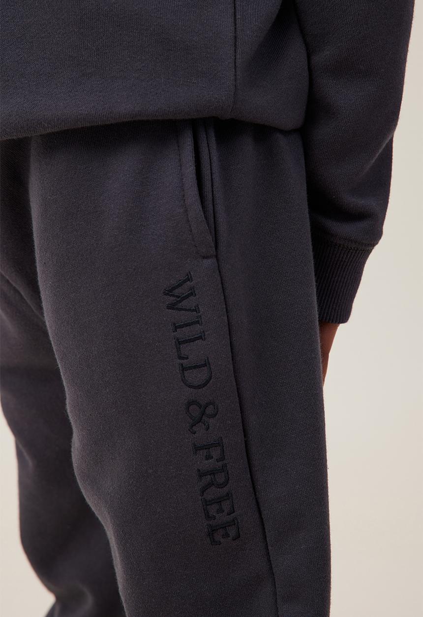 Cotton On - Dora scoop fleece crew - phantom. wild & free