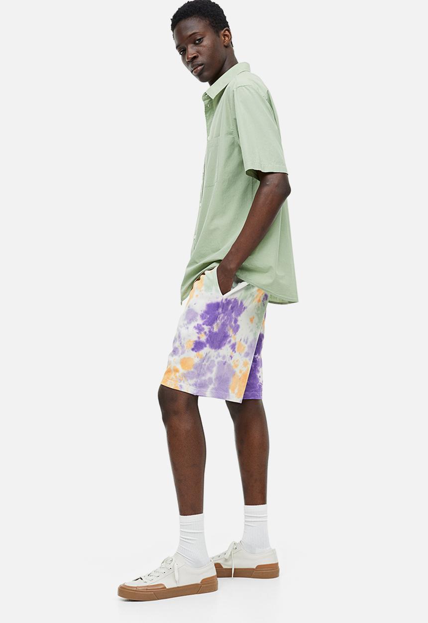 H&M - Relaxed fit printed sweatshorts - white patterned 