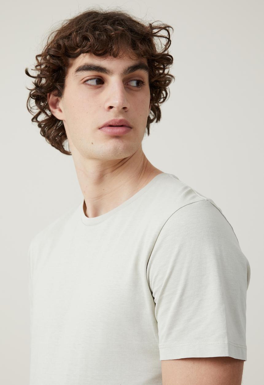 Cotton On - Organic regular fit crew T-shirt - ivory