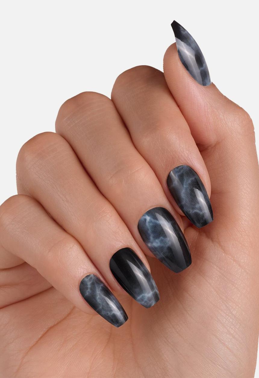 essence - Nails in style 17