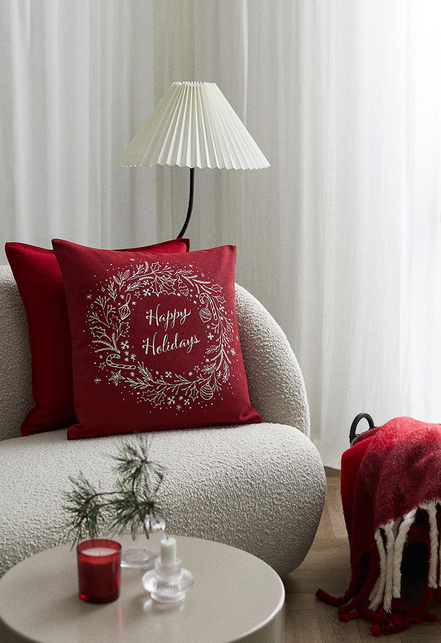 H&M - Printed cushion cover - red patterned