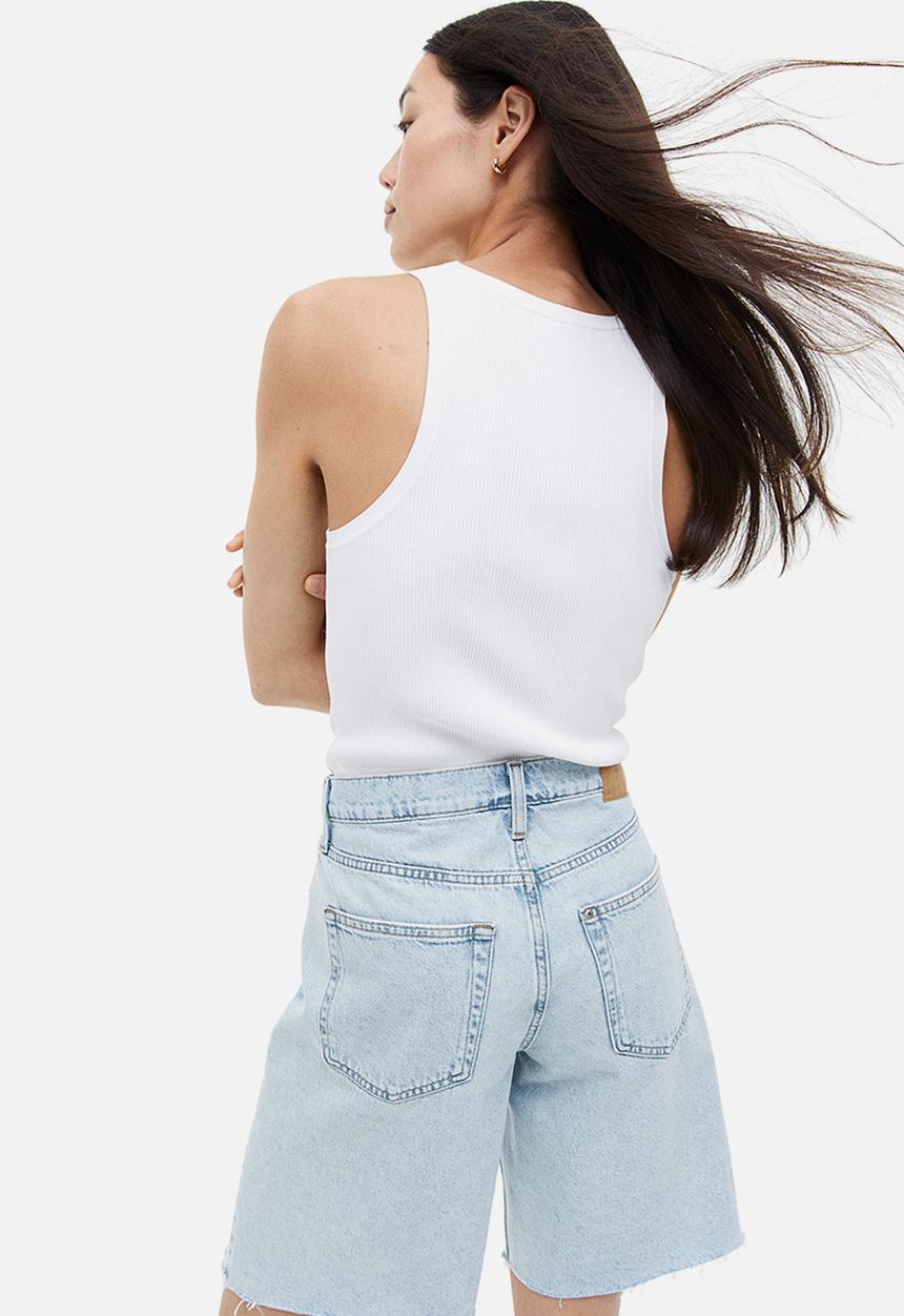 H&M - Low-waisted bermuda shorts - pale denim blue