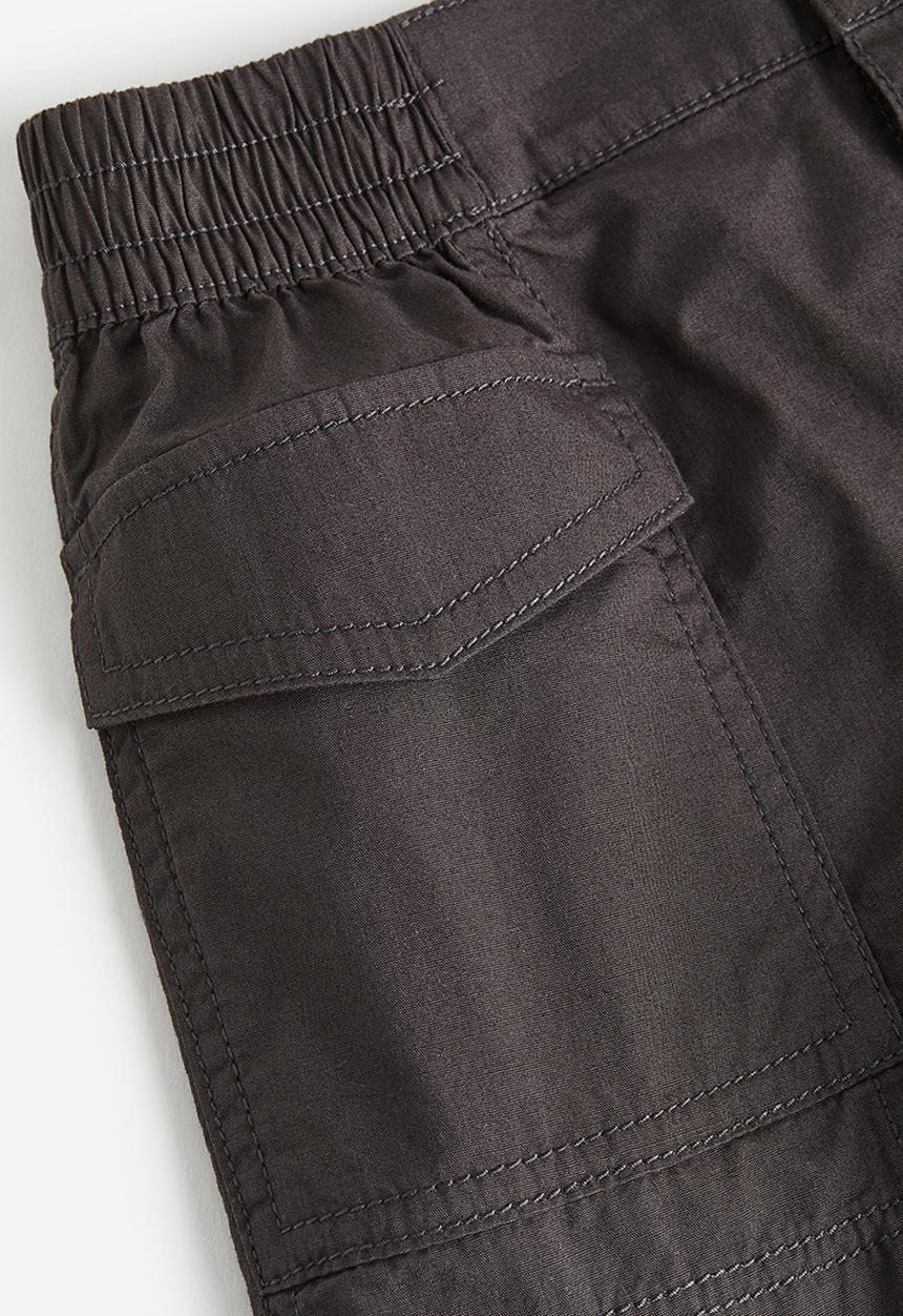 H&M - Cotton cargo shorts - black