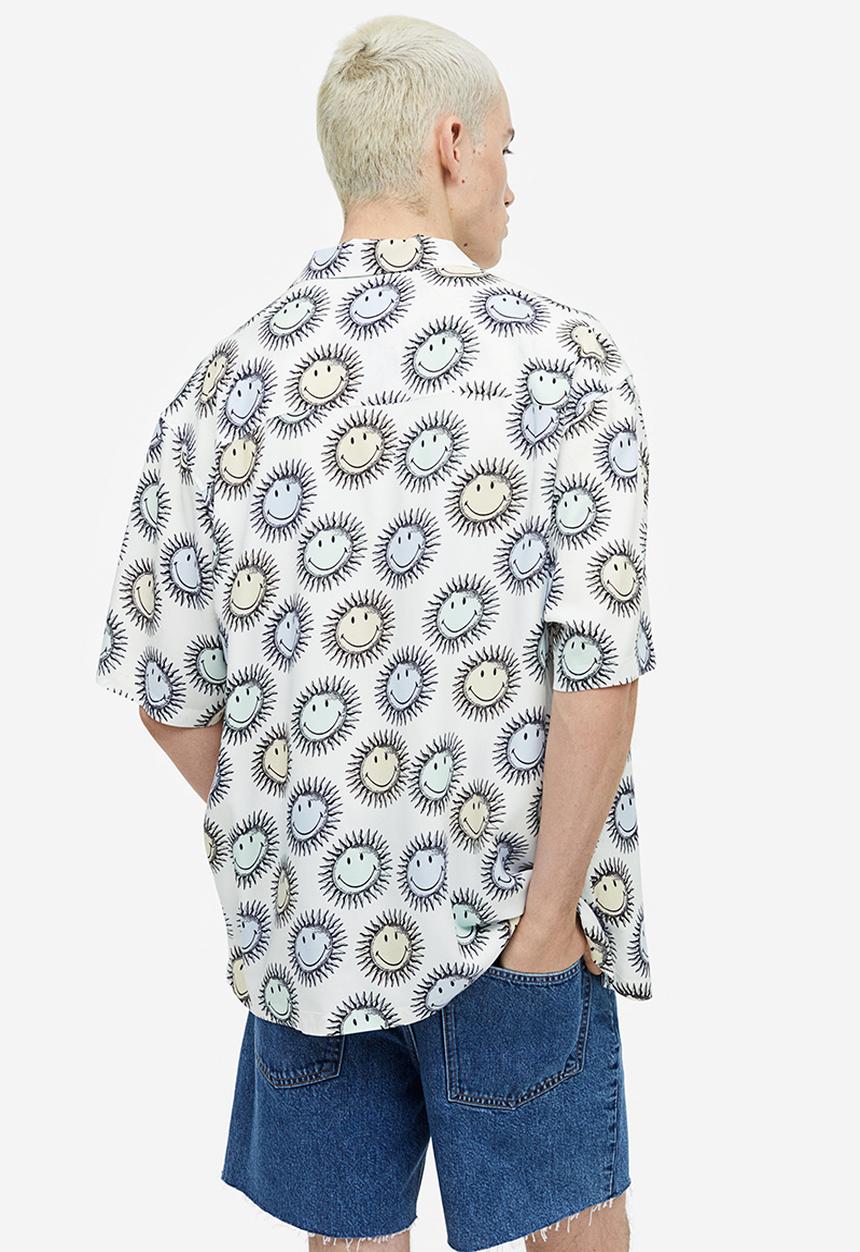 H&M - Relaxed fit patterned resort shirt - white suns 