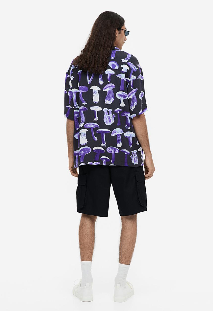 H&M - Relaxed fit patterned resort shirt - dark purple mushrooms