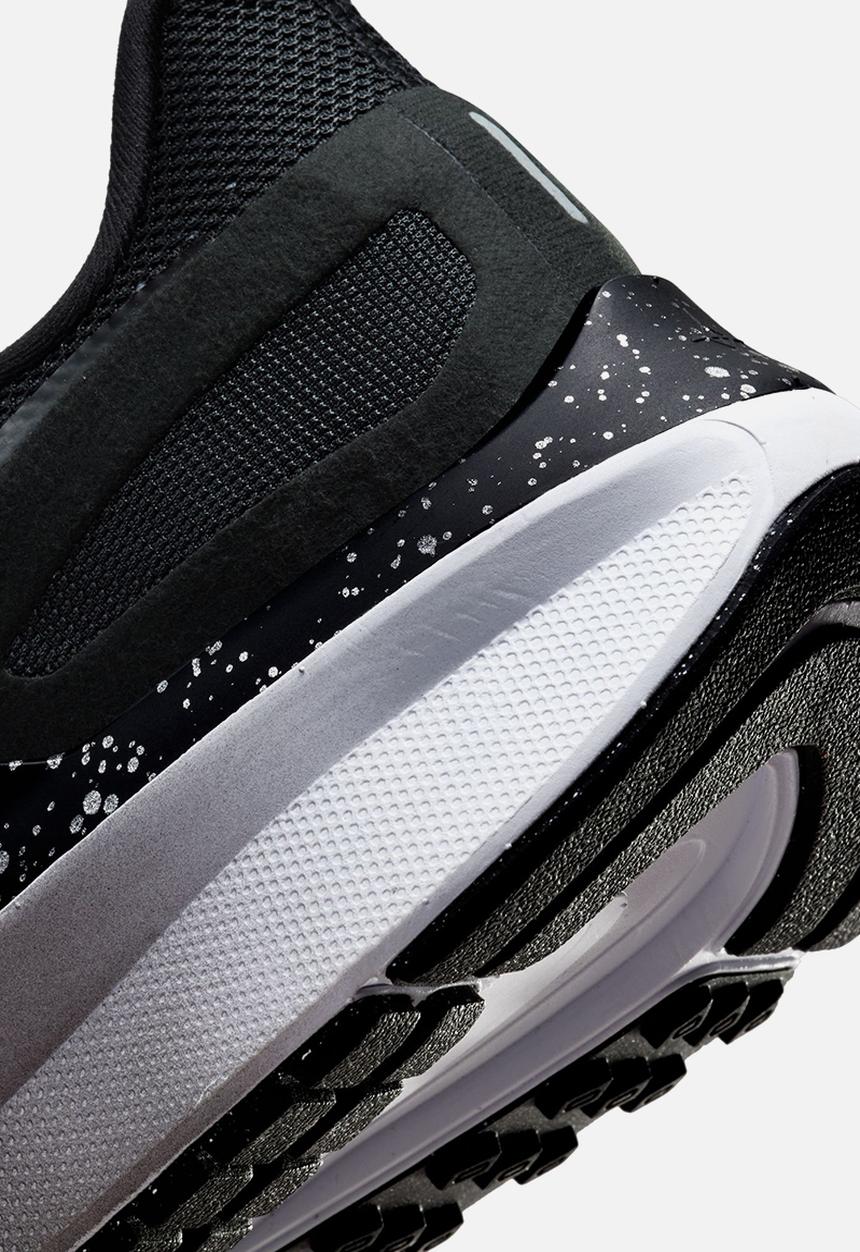 Nike - Air Zoom Structure 25
