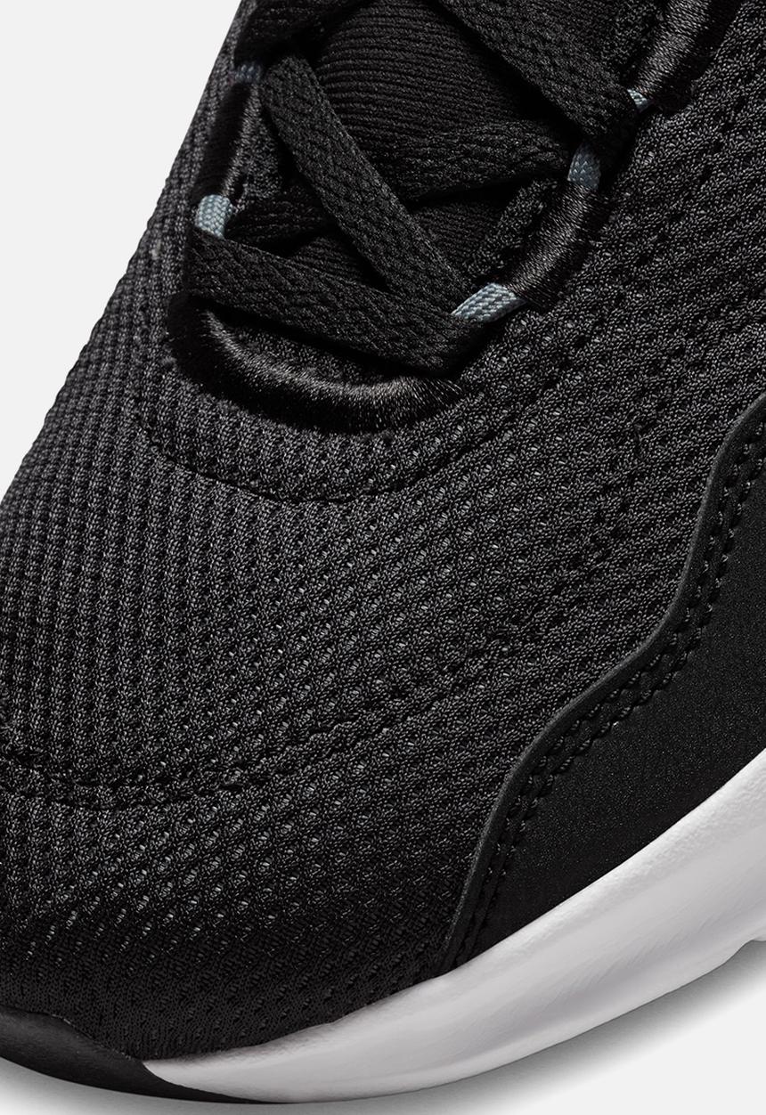 Nike - Legend Essential 3 Next Nature