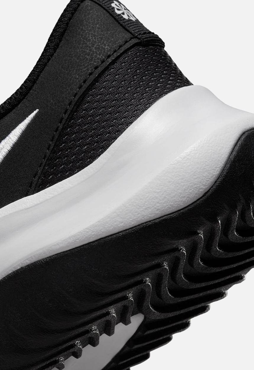 Nike - Legend Essential 3 Next Nature
