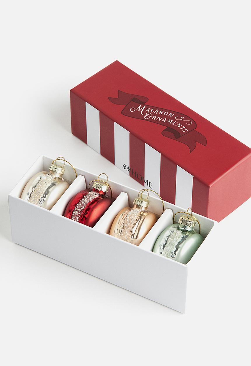H&M - 4 Pack christmas tree decorations - red macarons