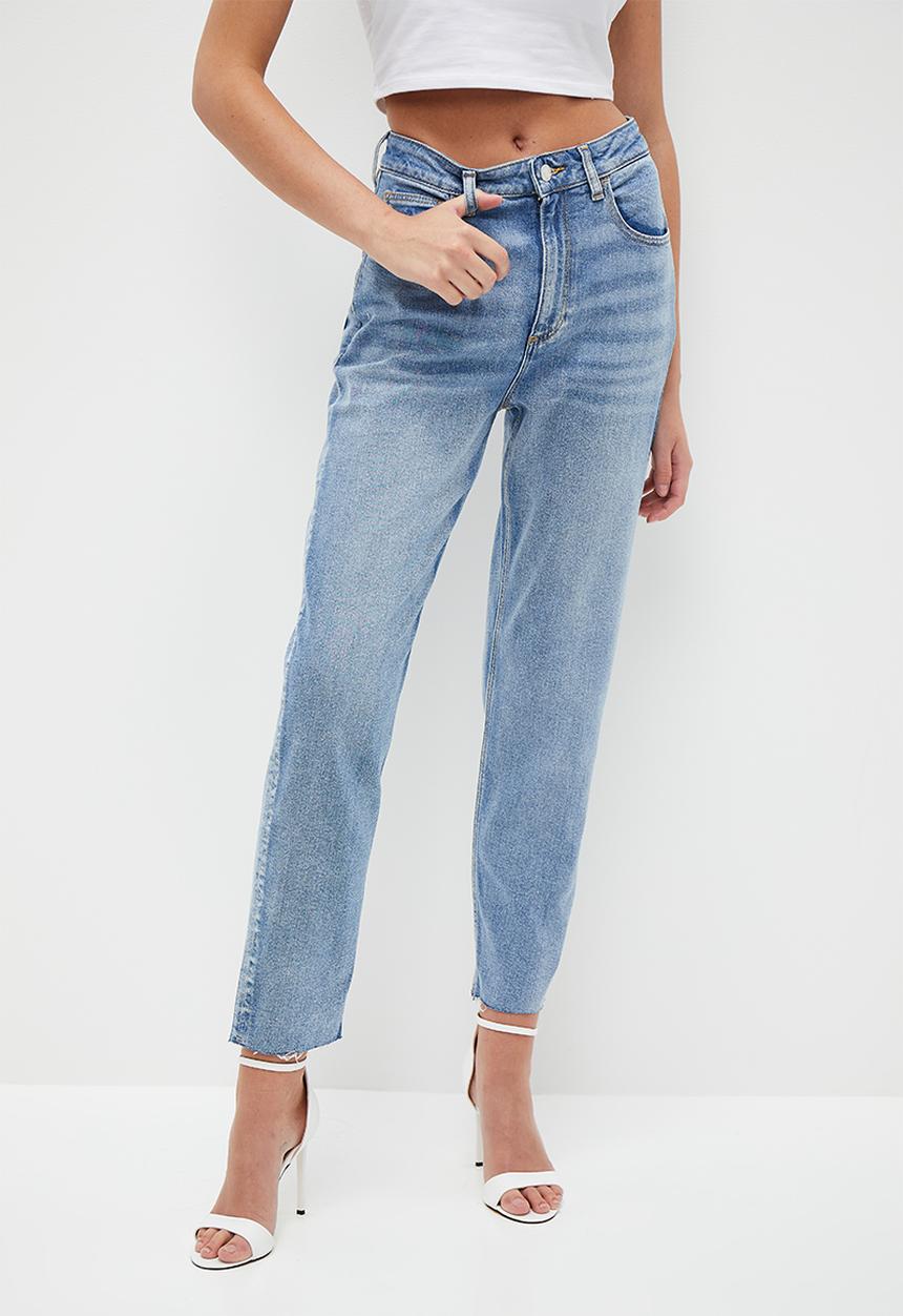 GUESS - High rise mom jean - light wash