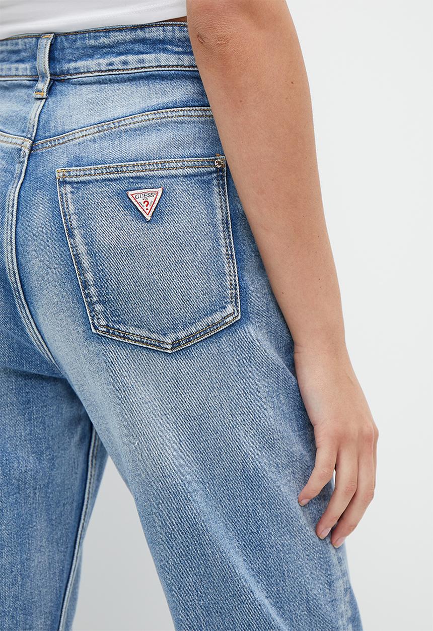 GUESS - High rise mom jean - light wash