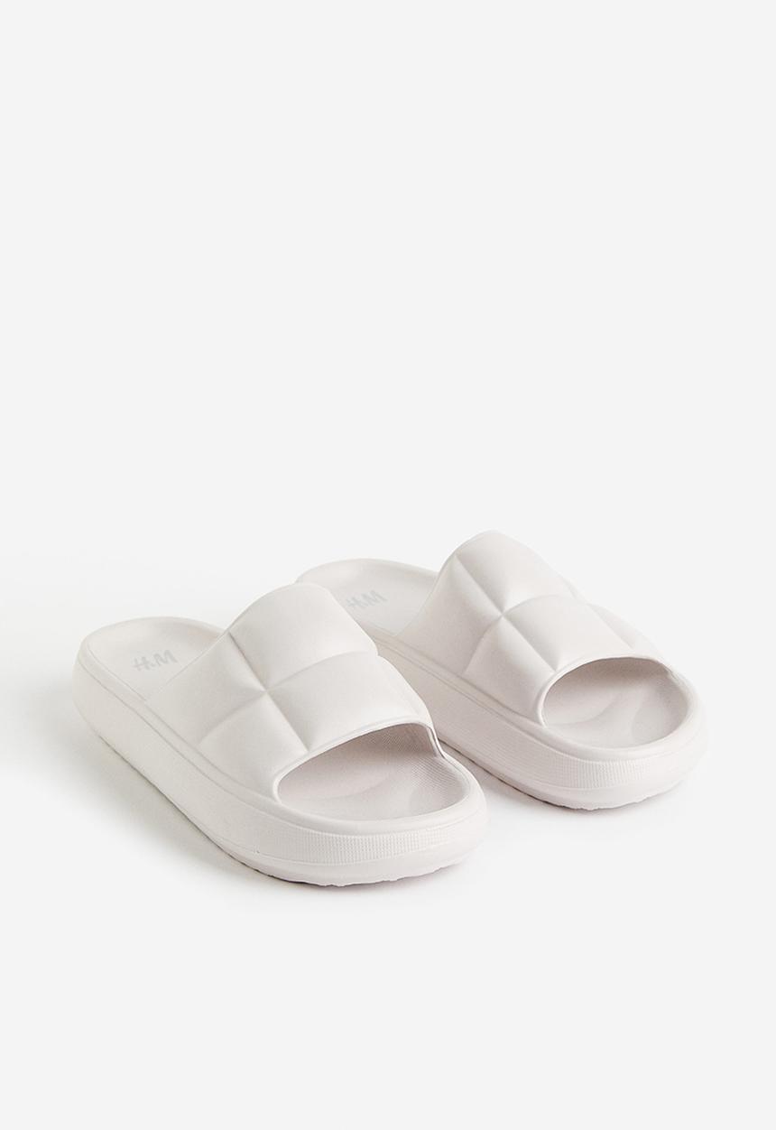 H&M - Quilted pool shoes - cream