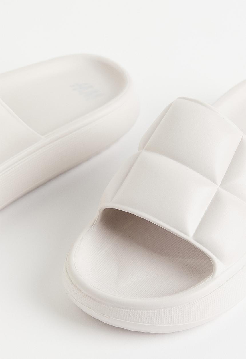 H&M - Quilted pool shoes - cream