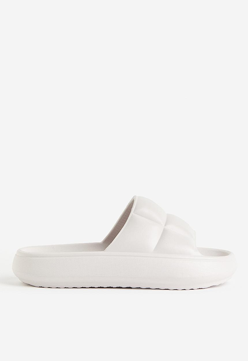 H&M - Quilted pool shoes - cream