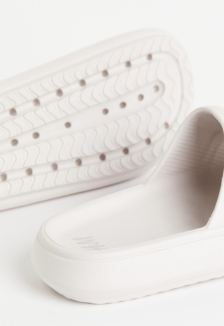 H&M - Quilted pool shoes - cream