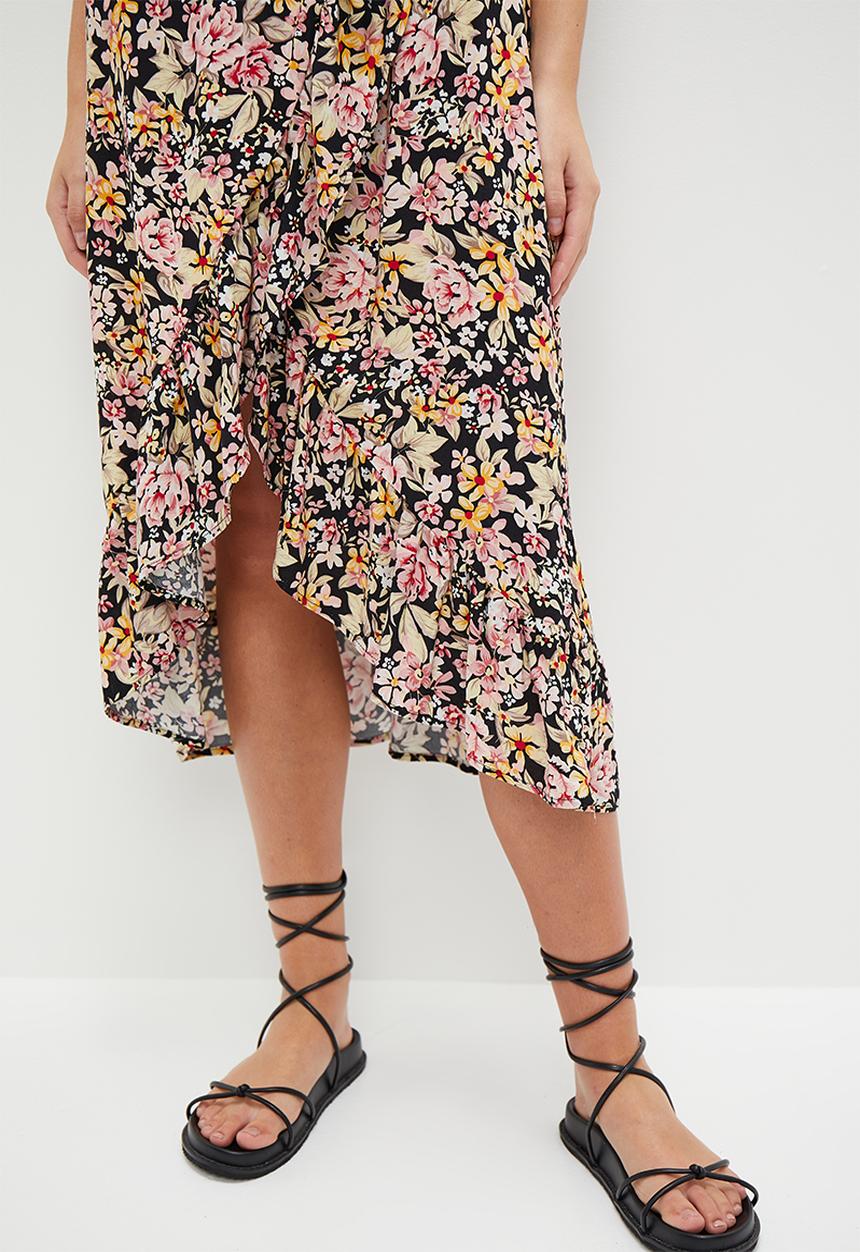 HAILYS - Print Asymmetrical Hem Maxi Skirt - Black Flower