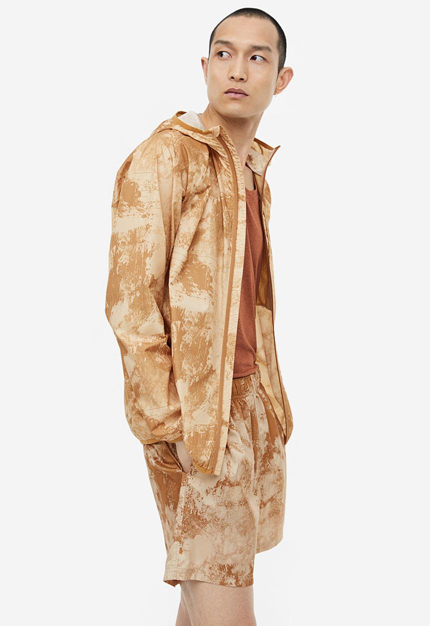 H&M - Regular fit sports windbreaker - beige patterned 