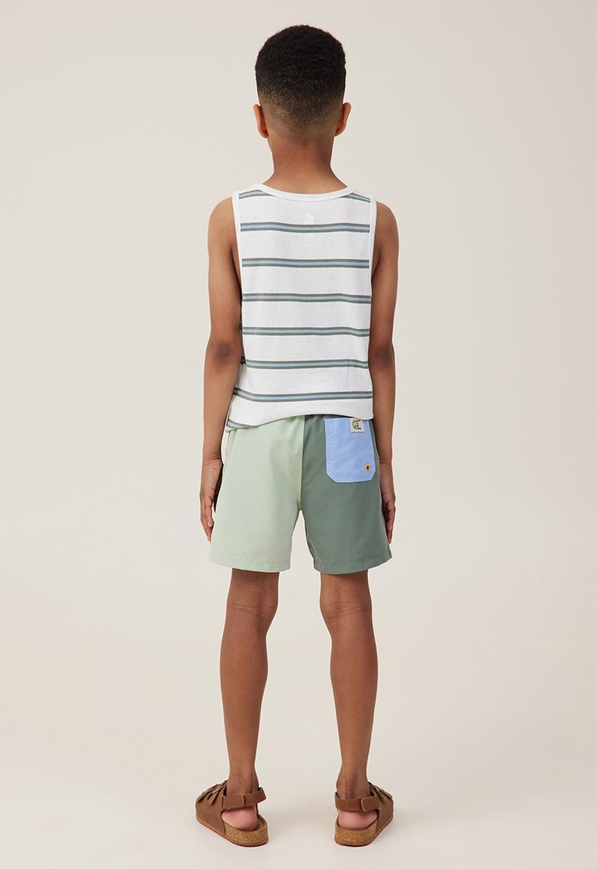 Cotton On - Bailey board short - swag green / gumnut green colour block