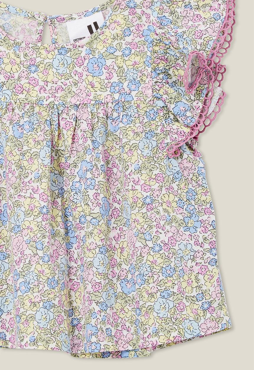 Cotton On - Madison scallop sleeve top - vanilla/middleton floral