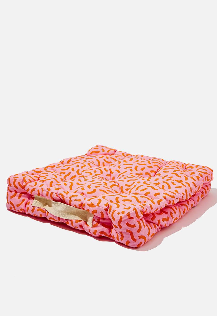 Typo - Floor cushion - memphis squiggle pink