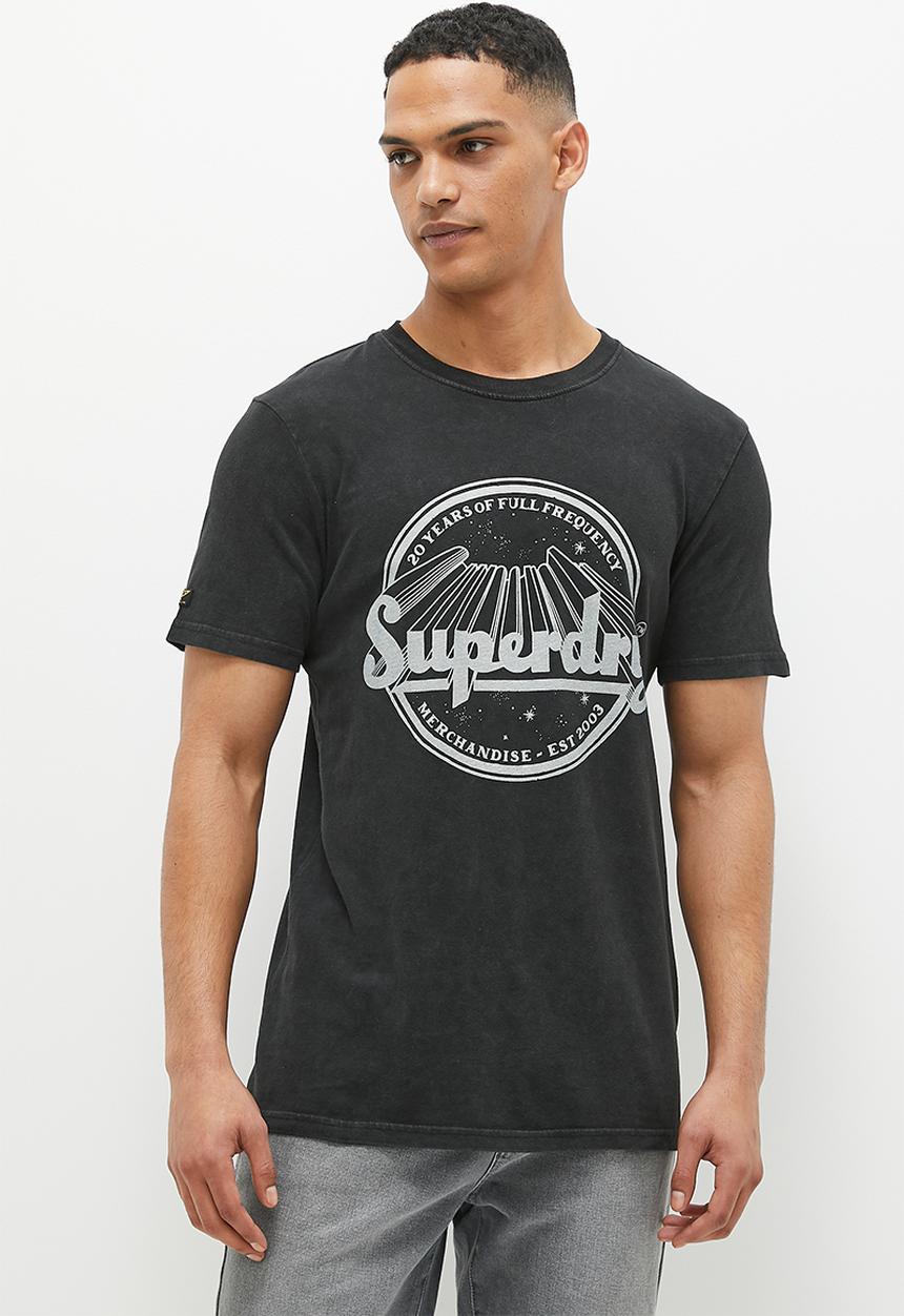 Superdry. - Vintage merch store tee - mid back in black