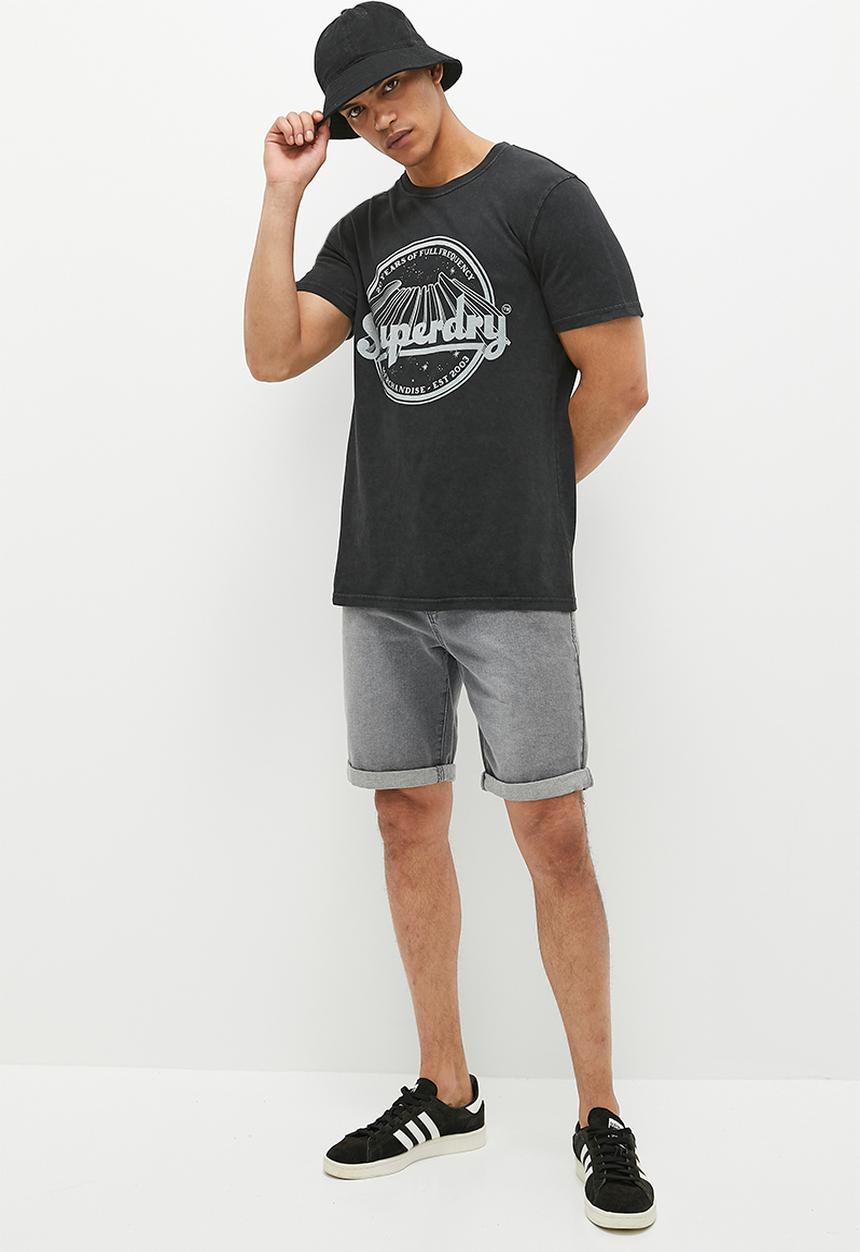 Superdry. - Vintage merch store tee - mid back in black
