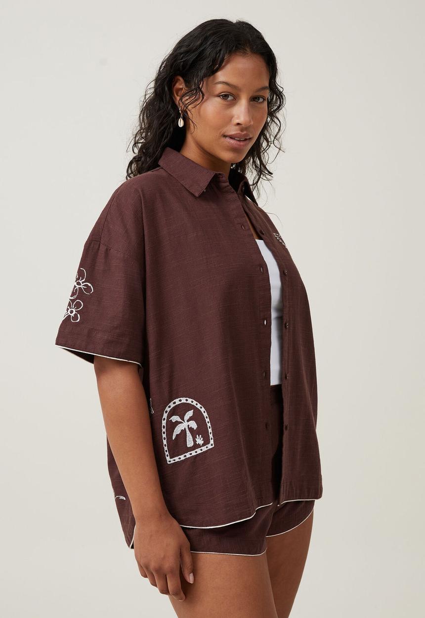 Cotton On - Hayley shirt-surf stickers emb - dark oak